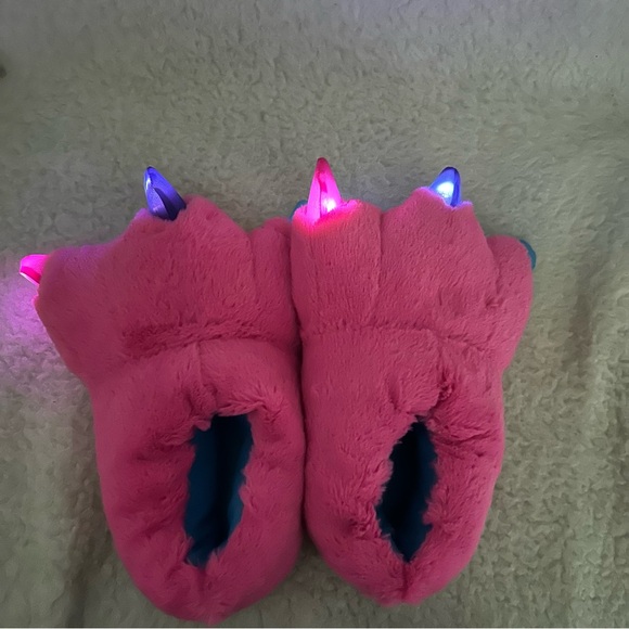Flash Lights Claws Kids Slippers pink size Large READ - Picture 3 of 12